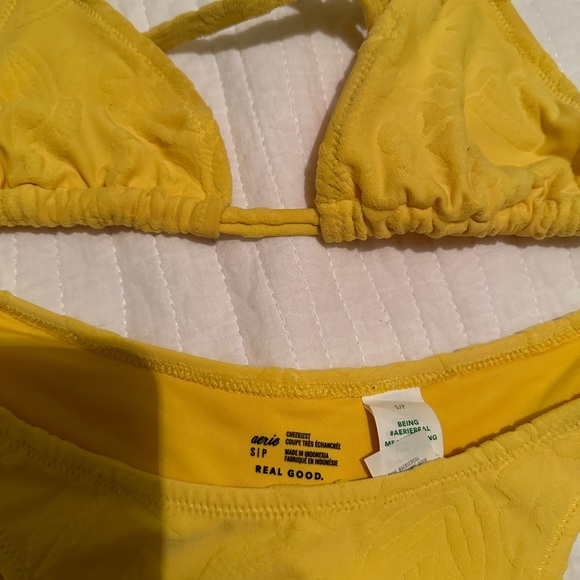 Aerie yellow bikini set with floral print - Picture 2 of 2